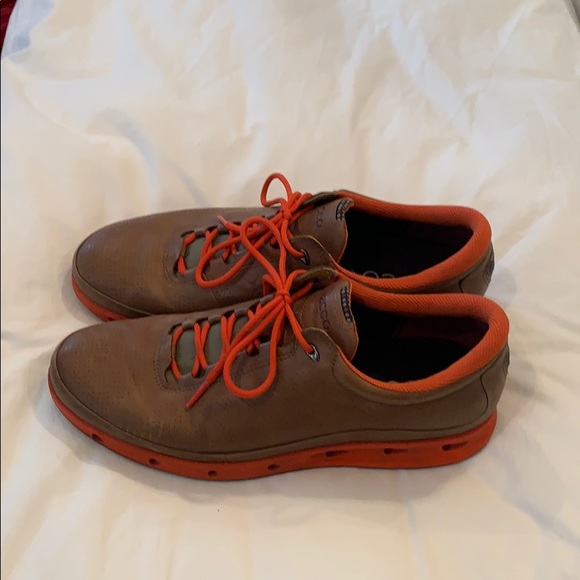 ecco track 5 mens gold